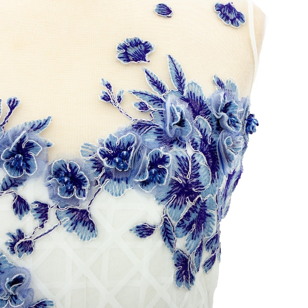 detal kwiatowego haftu