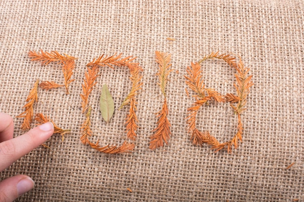 haft na lnianej tkaninie